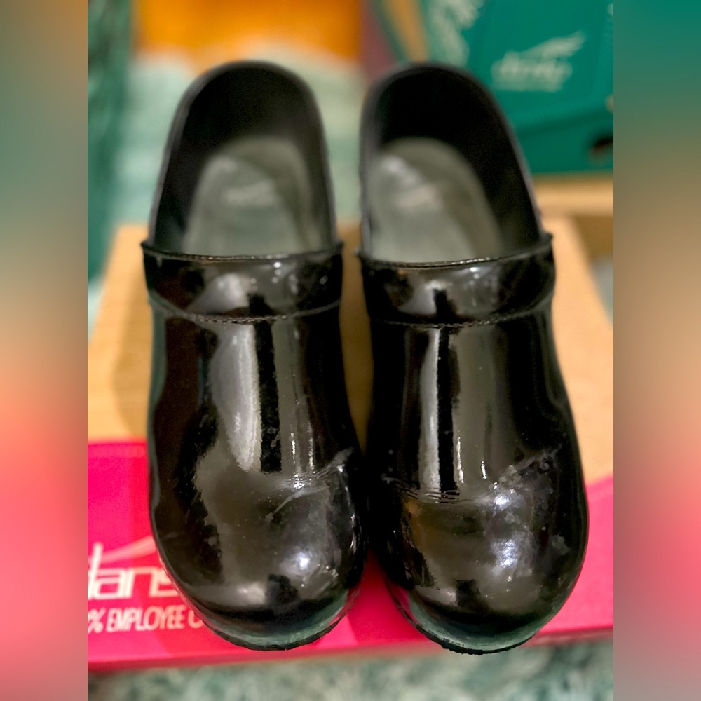 🔥 SALE Dansko black patent mules - Sz 40